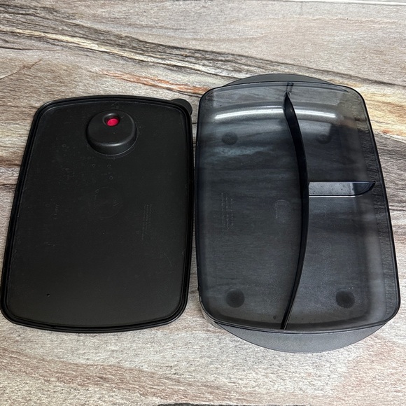 Tupperware Rock n Serve Container - Picture 6 of 6